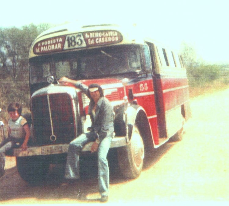 Mercedes-Benz L 312 - El Indio - Jorge Newbery
Línea 183 - Interno 55
Regalo de fin de año para la "Barra del Noroeste"

Archivo: Osvaldo Abner
Gestión: Pablo Olguín
Palabras clave: Gamba / 183