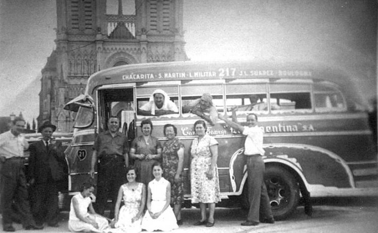 Ford - La Argentina
Línea 217 - Interno 21

Foto: Colección Sr Chiappara (gestión A. Scartaccini)
Archivo: Osvaldo Abner
Gestión: Pablo Olguín
Palabras clave: Gamba / 217