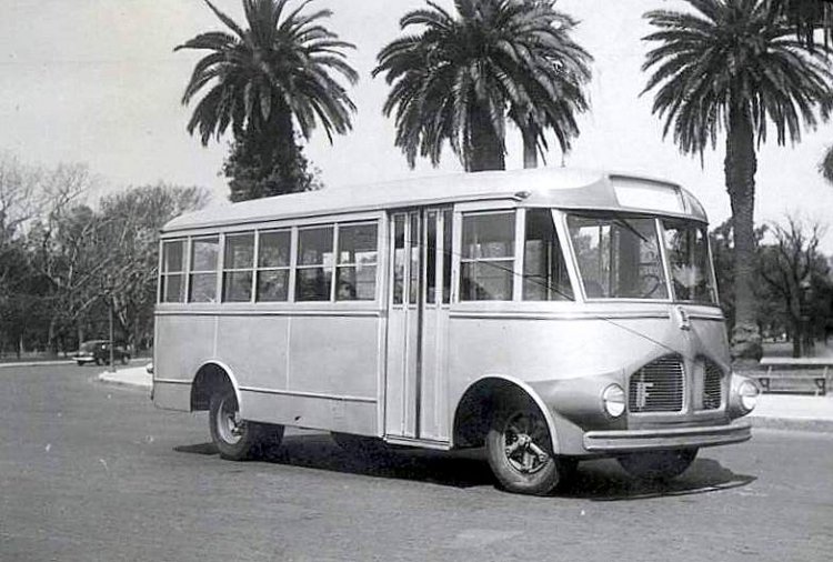 Isotta Fraschini - Caproni (en Argentina) - ¿Prototipo?
Puede tratarse de la unidad de muestra, de los modelos luego incorporados
por la C.T.C.B.A.

Foto: ¿AGN?
Archivo: Osvaldo Abner
Gestión: Pablo Olguín
Palabras clave: Gamba / CTCBA