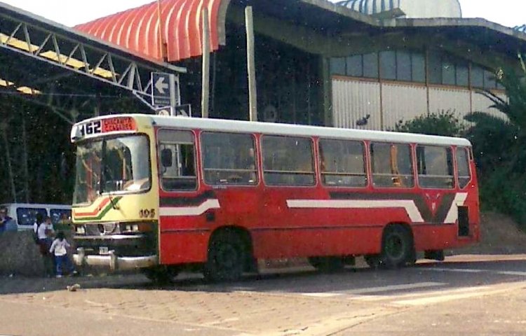 Mercedes-Benz OH 1316 - Ottaviano - Bartolomé Mitre
Al momento de la foto la empresa era operada por una cooperativa 
formada por el personal de la fallida EBM

Foto: Osvaldo Abner
Gentileza: Pablo Olguín
Palabras clave: Gamba / 162