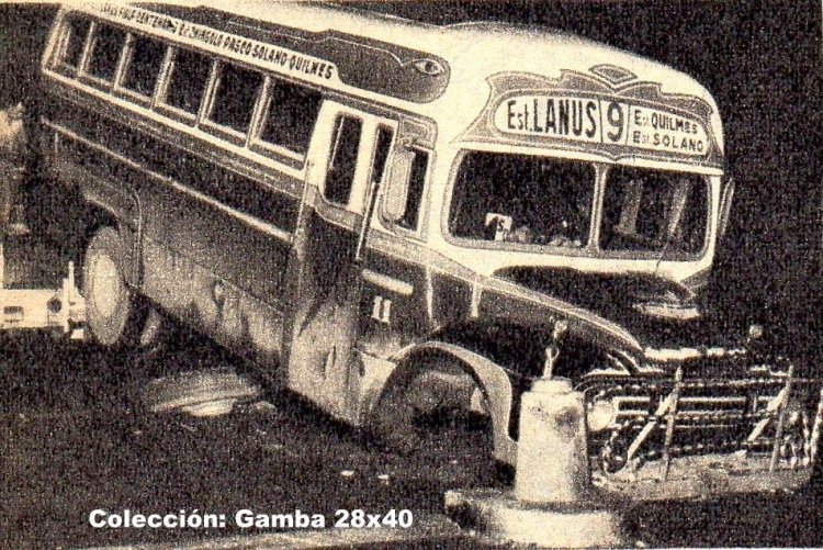 Bedford J6LZ1 - Agosti - Expreso Lanús
[url=https://bus-america.com/galeria/displayimage.php?pid=55886]https://bus-america.com/galeria/displayimage.php?pid=55886[/url]

Línea 9 (Pdo. Lanús - trnasito provincial), interno 11

A primera vista, puede parecer un chasis más moderno
que la carrocería, pero no es así.
Quién elaboro este coche, no se destacaba por la avanzada de sus diseños

Los invito a conocer la historia de esta carrocería en:
[url=https://www.bus-america.com/ARcarrocerias/Agosti/Agosti-histo.php]Historia de Carpitnería y Carrocería A. y C. Agosti[/url]

Palabras clave: Gamba / 09