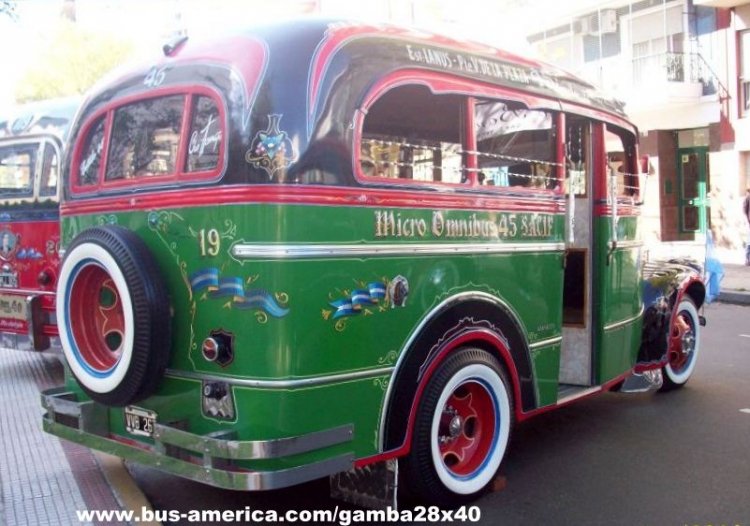 Chevrolet 1942 - La Unión Industrial
Unidad restaurada por Micro Ómnibus 45 S.A.C.I.F
VVB 267 - C 512161

http://galeria.bus-america.com/displayimage.php?pos=-20670
http://galeria.bus-america.com/displayimage.php?pos=-20671
http://galeria.bus-america.com/displayimage.php?pos=-20789
Palabras clave: Gamba / 45