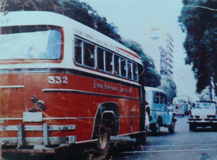 Bedford J6LZ1 - Suipacha - T.A.R.S.A.
Línea 150 - Interno 332

Foto: Autor y publicación desconocida
Archivo: Osvaldo Abner
Gestión: Pablo Olguín
Palabras clave: Gamba / 150