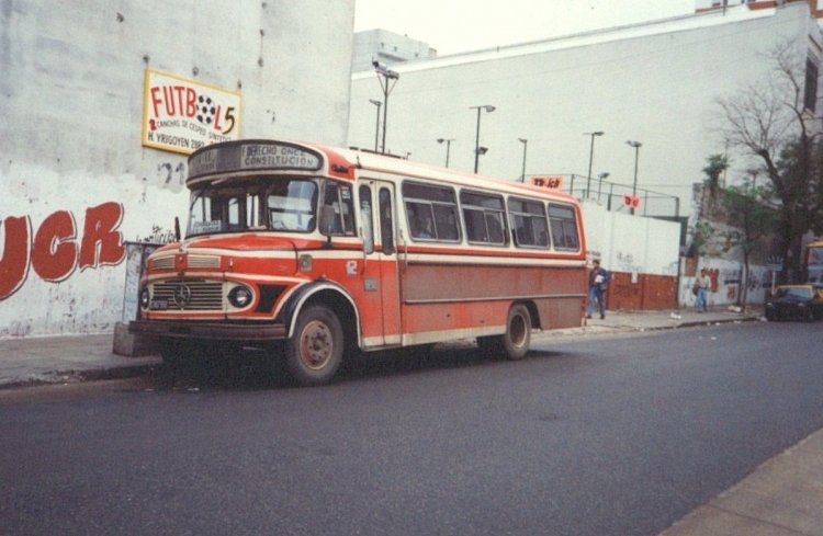 Mercedes-Benz LO 1114 - El Indio - T.A. Plaza
Lineas 61 y 62 - Interno 12

Fotografía: Osvaldo Abner
Gestión: Pablo Olguín
Palabras clave: Gamba / 61