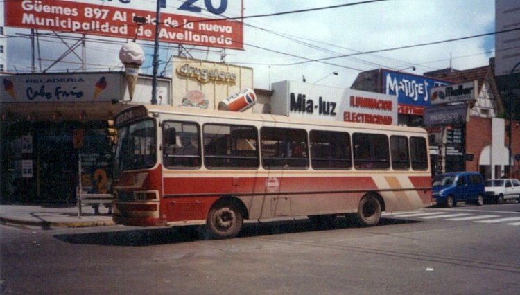 Mercedes-Benz - M.O. Primera Junta
Línea 324 - Interno 55

Fotografía: Osvaldo Abner
Gestión: Pablo Olguín
Palabras clave: Gamba / 324