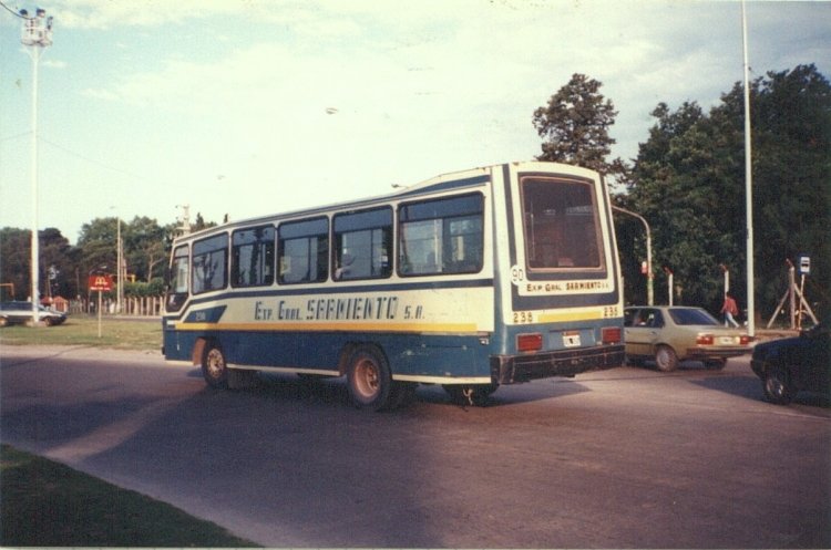 Mercedes-Benz OF 1215 - CND - Expreso General Sarmiento
B 2460005 - TGL 605
Línea 448 - Interno 238

Archivo: Osvaldo Abner
Gestión: Pablo Olguín

http://galeria.bus-america.com/displayimage.php?pos=-21884
Palabras clave: Gamba / 448