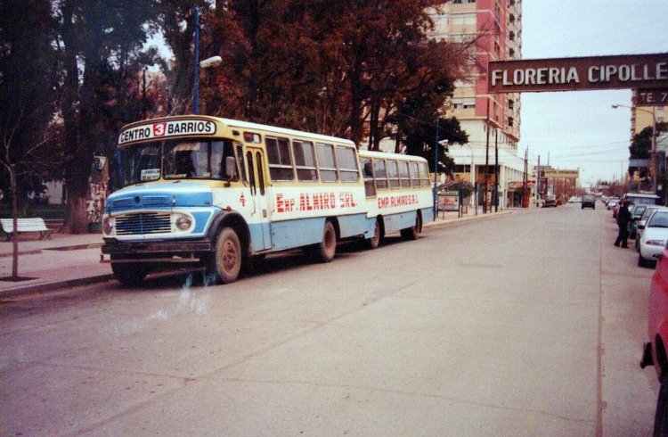 Mercedes-Benz LO 1114 - Biglia - Emp. Almiro
Línea 3 - Interno 4
(Datos de izquierda a derecha)

Fotografía: Osvaldo Abner
Gestión: Pablo Olguín
Palabras clave: Gamba / 3