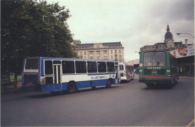 El Detalle OA 101 - 12 De Octubre
Línea 7 - Interno 120
(Datos de izquierda a derecha)

Fotografía: Osvaldo Abner
Gestión: Pablo Olguín
Palabras clave: Gamba / 7