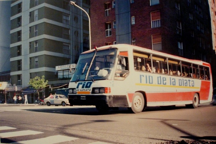 Mercedes-Benz OH 1419 - Imeca GTR - Río De La Plata
Línea 129 - Interno 12

Fotografía: Alejandro Scartaccini
Archivo: Osvaldo Abner
Gestión: Pablo Olguín
Palabras clave: Gamba / Río