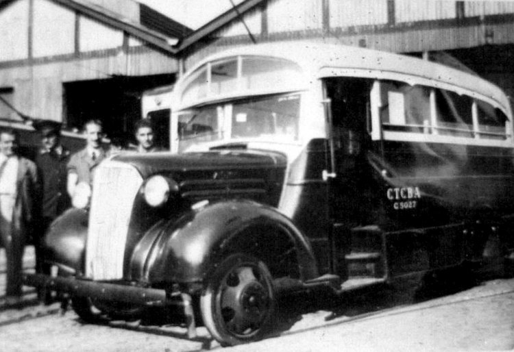 Chevrolet - El Trébol - C.T.C.B.A.
Unidad acondicionada, por la C.T.C.B.A., para funcionar sobre las vías travíarias.
Usualmente, cubrían el recorrido de la línea 1

Foto: Autor desconocido
Archivo: Osvaldo Abner 
Gestión: Pablo Olguín
Palabras clave: Gamba / CTCBA