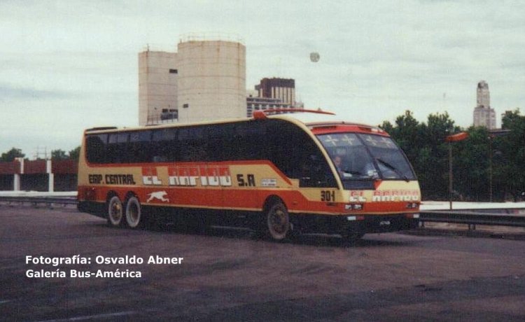 Scania K 112 - Cametal - E.C. El Rápido
Interno 301
Diseño de avanzada, que se perdió en la memoria de algunos, hoy cultores del G7

Fotografía: Osvaldo Abner
Gestión: Pablo Olguín
Palabras clave: Gamba / Larga