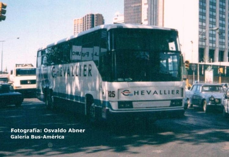 Mercedes-Benz O-371 - Cametal Jumbus II - Chevallier
Interno 625
Un Chevallier, que carece de plateado y rojo. Posiblemente perteneciente a un fletero

Fotografía: Osvaldo Abner
Gestión: Pablo Olguín
Palabras clave: Gamba / Larga