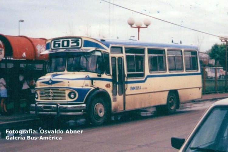 Mercedes-Benz LO 1114 - Ei-Var - M.O.C.B.S.A.
Línea 603 - Interno 43

Fotografía: Osvaldo Abner
Gestión: Pablo Olguín

http://galeria.bus-america.com/displayimage.php?pid=3855
http://galeria.bus-america.com/displayimage.php?pid=3856
Palabras clave: Gamba / 603