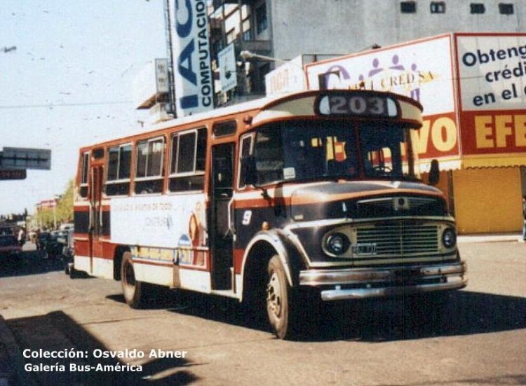 Mercedes-Benz LO 1114 - La Nueva Estrella - La Independencia
¿WBJ 737?
Línea 203 - Interno 9

Archivo: Osvaldo Abner
Gestión: Pablo Olguín
Palabras clave: Gamba / 203