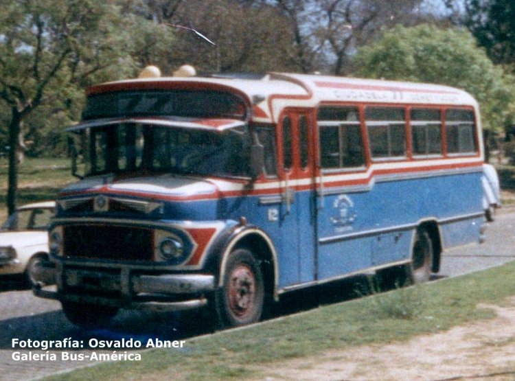 Mercedes-Benz LO 1114 - Alcorta - 25 De Mayo
Línea 77 - Interno 12
Una de las primeras Alcorta panorámicas, prestando servicios en esta empresa ya desaparecida

Fotografía: Osvaldo Abner
Gestión: Pablo Olguín
Palabras clave: Gamba / 77