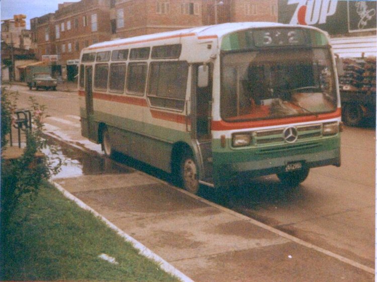 Mercedes-Benz - Costa Brava - Particular ex Vercelli Hnos.
B 1612988
Ex 512
Fotografía: Osvaldo Abner
Gestión: Pablo Olguín
Palabras clave: Gamba / CB