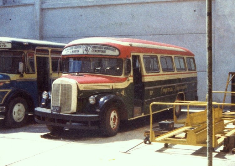Mercedes-Benz LO 911 - La Estrella - Empresa Bicentenario
Línea 4 - Interno 4

Fotografía: Osvaldo Abner
Gestión: Pablo Olguín
Palabras clave: Gamba / 4