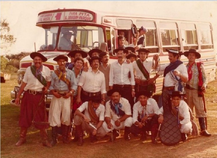 Mercedes-Benz  LO 1114 - Suyai S.MB.LO1114/483-001 - Trans. Casals
Foto Familia Casals - Extraída del Facebook Norte Bus


Palabras clave: Gamba / suy