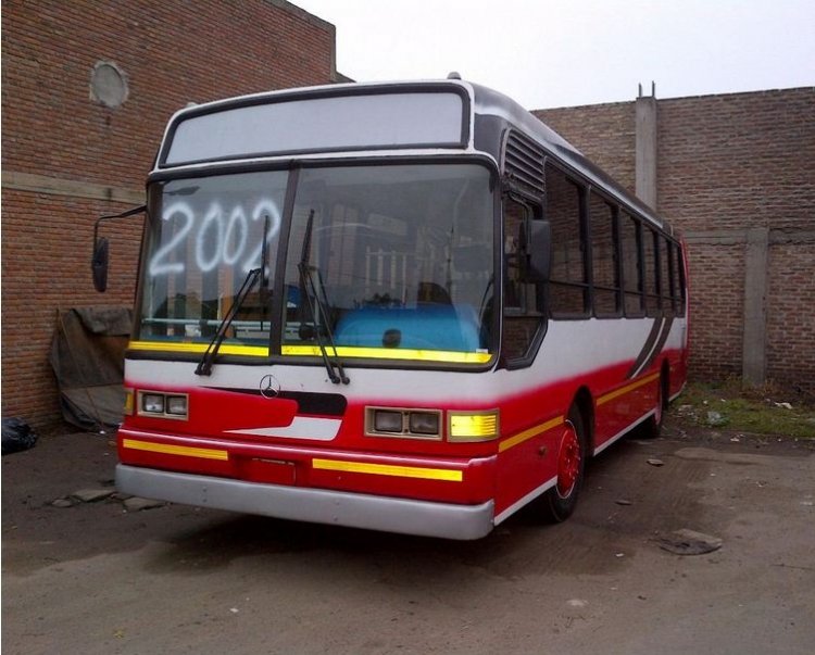 Todo Bus Pampa
DZG 450
Uno de los últimos sucesores de Carrocerías Alcorta
Foto extraída de Mercado Libre

http://galeria.bus-america.com/displayimage.php?pos=-21067
Palabras clave: Gamba / Pampa