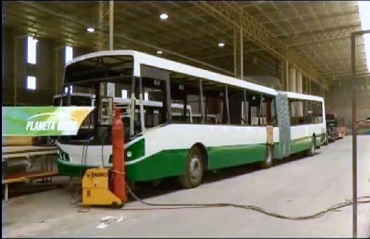 Scania - Todo Bus (articulado) - D.O.T.A.
Foto: Extraída de un video de Youtube del programa Planeta Bus

http://www.youtube.com/watch?v=tWFcUX-z-qU
Palabras clave: Gamba / TB