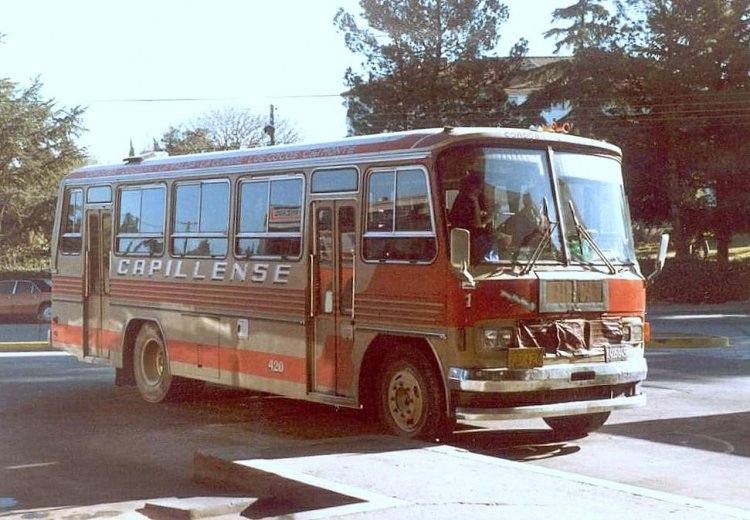 Mercedes-Benz OC 1214 - Unicar - La Capillense
¿X.405345?

Patente provincial 420
Línea Córdoba- Capilla del Monte - Interno 1

Fotografía: Aldo Daneri
Palabras clave: Gamba / unicar