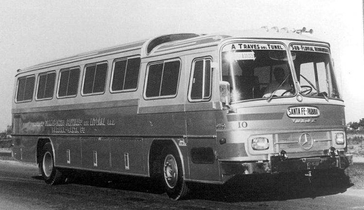 Mercedes-Benz O-140 - Velox - Fluviales Del Litoral
Línea Paraná-Santa Fé - Interno 10

Foto: Industrias Velox
Publicada en Revista Industria Carrocera Argentina
Archivo: Osvaldo Abner
Gestión: Pablo Olguín
Palabras clave: Gamba / Velox