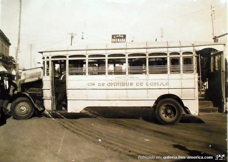 White - Daneri - López & Cía / Cía de Ómnibus de Lomas
Los primeros tiempos de la recientemente desaparecida "Lomas"

Fotografía: Autor desconocido
Colección: Gamba 28x40
Palabras clave: Gamba / Lomas