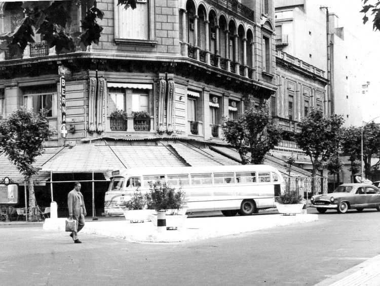 Mercedes-Benz O-321 HL (en Argentina) - Trabajadores Transportistas Asociados
Línea 21 - Interno 35

Foto: Mateo E Giordano
Colección: Gamba 28x40
Palabras clave: Gamba / HL