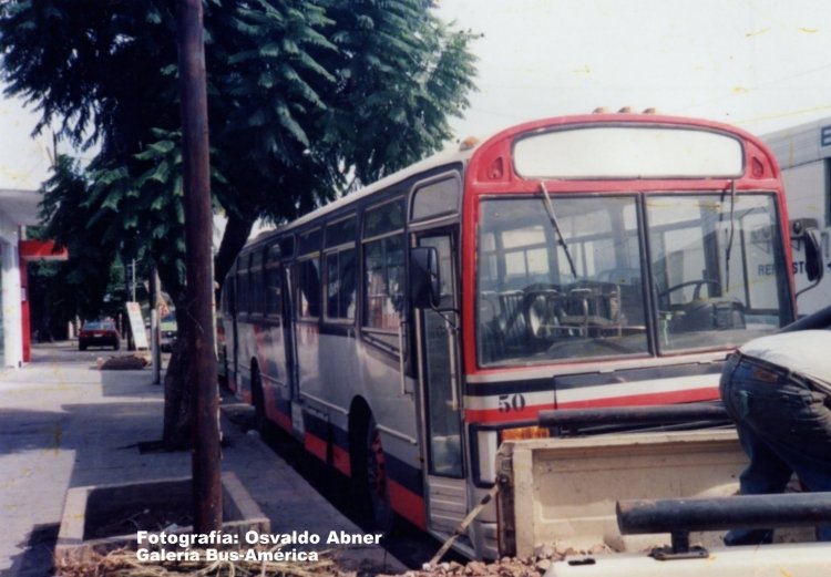 Volvo - El Indio - Particular
Extraño ómnibus, fue construido por la legendaria
carrocera de la zona de Chacarita, hoy desaparecida

Fotografía: Osvaldo Abner
Gestión: Pablo Olguín
Palabras clave: Gamba / Indio