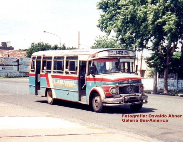 Mercedes-Benz LO 1114 - Crovara - General Las Heras
Línea 142 - Interno 1

Fotografía: Osvaldo Abner
Gestión: Pablo Olguín
Palabras clave: Gamba / Rosario