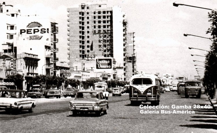 ¿Mercedes-Benz L 312? - F.A.C. - El Halcón
Toma realizada en la Av Mitre, zona de Sarandí

Fotografía: Estudio KIM, para GP Producciones
Colección: Gamba 28x40
Palabras clave: Gamba / 148 