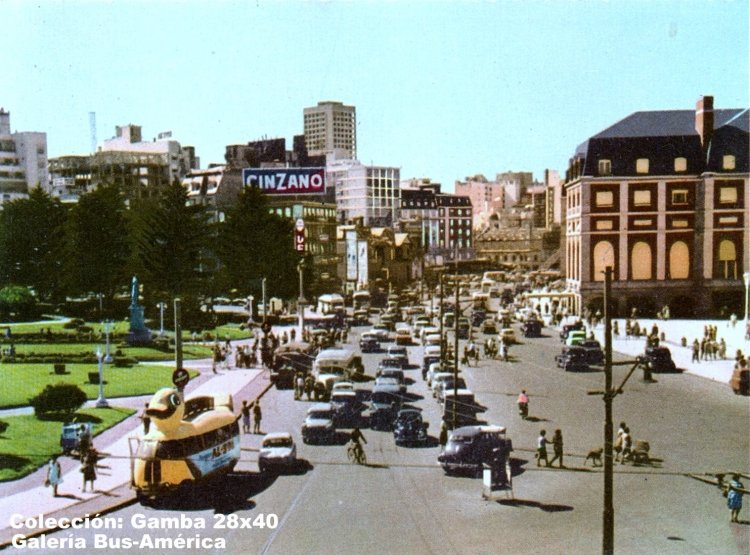 El Pato de Mar Del Plata
Construido sobre la base de un ómnibus de la década del 40

Fotografía: Copia de una tarjeta postal
Colección: Gamba 28x40
Palabras clave: Gamba / MDP