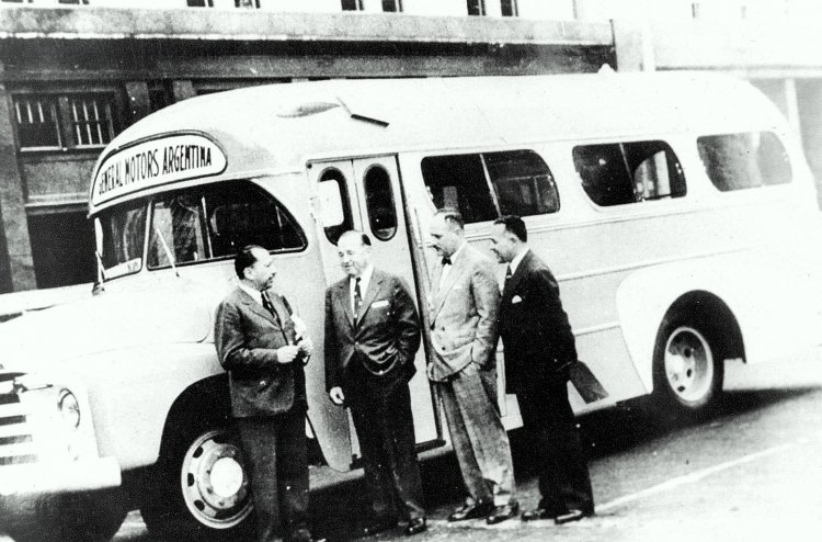 Bedford D5LZ1 - General Motors Argentina
¿Unidad experimental?
Fotografía: Autor desconocido
Escaneada de mi colección en papel
Palabras clave: Gamba / Bedford