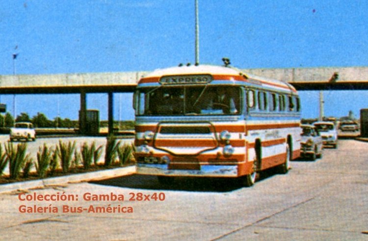 Volvo - A y L Decaroli
Imponente coche, accediendo al Túnel Subfluvial Hernandarias, con dirección Paraná 

Recorte de una tarjeta postal
Colección: Gamba 28x40
Palabras clave: Gamba / Larga