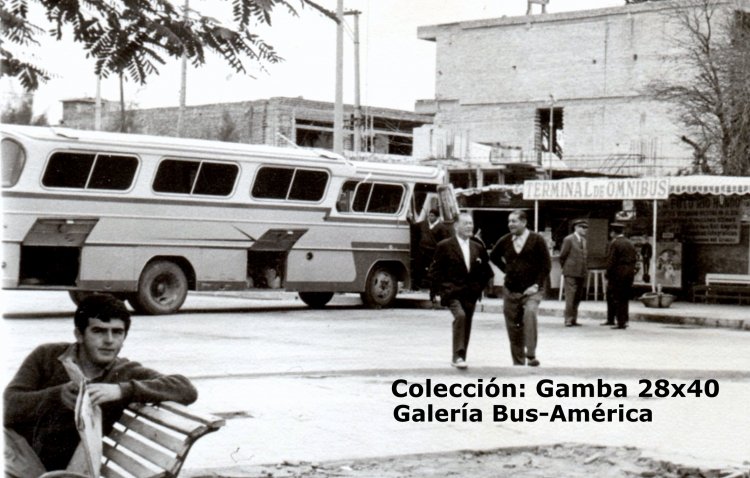Ford (Frontalizado) - La Porteña
Raro ejemplar, siempre vimos grandes ómnibus con esta carrocería, en este caso parece una versión a escala de estos. Creo construido luego de la división de sus socios, con la empresa en manos de Silvio Mordasini

Fotografía: Autor desconocido
Colección: Gamba 28x40
Palabras clave: Gamba / LP