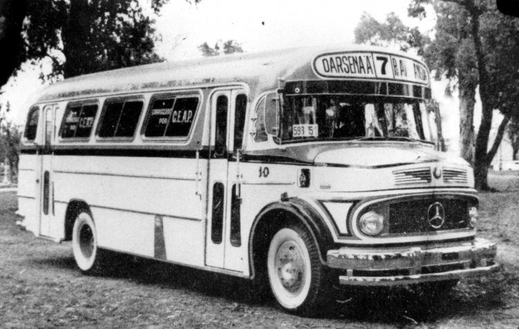 Mercedes-Benz LO 1114 - C.E.A.P. - 12 De Octubre
598 151 (provisoria)
Línea 7 - Interno 10
Segundo producto de esta carrocera, con similitudes con La Carrocera Del Sud, su antecesora

Foto: ¿C.E.A.P.? ¿12 De Octubre?
Archivo: Pablo Olguín
Palabras clave: Gamba / 7