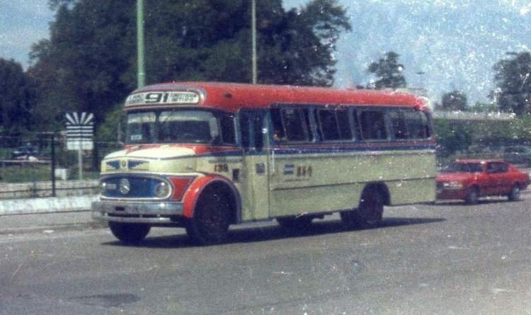 Mercedes-Benz LO 1114 - Vaccaro - Remolcador Guaraní
Línea 91 - Interno 138

Fotografía: Osvaldo Abner
Gestión: Pablo Olguín

Para conocer mas sobre estos productos de Vaccaro puede visitar: http://www.busarg.com.ar/modelos_vac.htm
Palabras clave: Gamba / 91