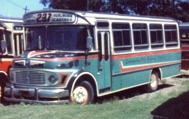 Mercedes-Benz LO 1114 - Payá MP 36 - Transportes Villa Ballester
Línea 237 - Interno 24

Fotografía: Osvaldo Abner
Gestión: Pablo Olguín
Palabras clave: Gamba / 237