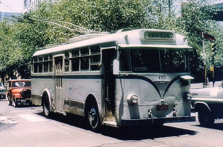 Nissan - Tokyu Car (en Argentina) - E.M.T.
Mendoza 
022
Interno 122
Línea de trolebuses de la ciudad de Mendoza

Foto: Barry Blumstein
Palabras clave: Gamba / Mza