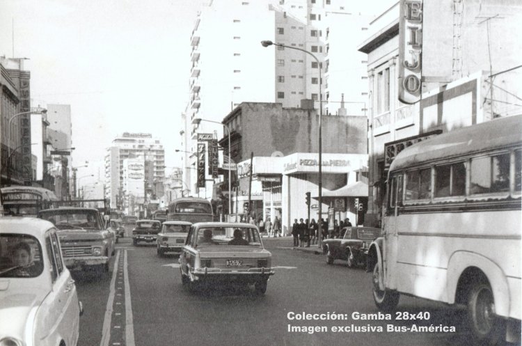 Mercedes-Benz L 312 - El Cóndor - M.O. 25
Línea 25
Otra toma, frente a la Plaza Pueyrredón (Flores)
Más adelante marcha un coche de T.D.O. carrozado por El Detalle
y de frente otro, misma empresa, pero al servicio de la línea 153

Fotografía: GP Producciones
Colección: Gamba 28x40
Palabras clave: Gamba / 25