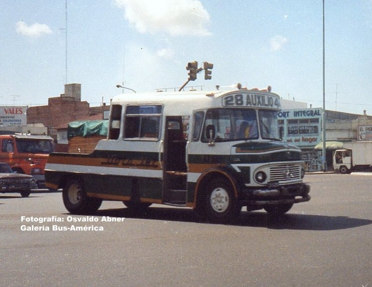 Mercedes-Benz LO 1114 - El Detalle - D.O.T.A.
Líneas 28 y 44 - Auxilio
Imagen de una época, en la cual esta empresa no era de la 
magnitud que tiene hoy

Fotografía: Osvaldo Abner
Gestión: Pablo Olguín
Palabras clave: Gamba / Dota