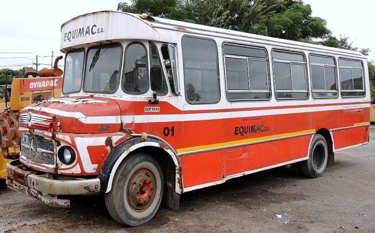 Mercedes-Benz LO 1114 - Payá - Equimac
B 1868156 - WBB 360
Los coches que carrozaba Payá eran bastante poco agraciados, pero este después de la reforma de parabrisas, quedó aún peor

Imagen extraída de www.mercadolibre.com
Palabras clave: Gamba / esc