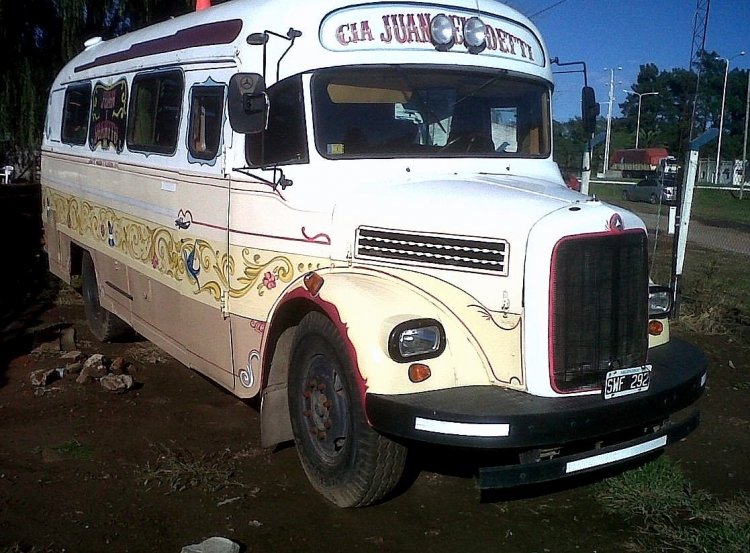 Mercedes-Benz L 312 - Vaccaro - Particular
B 1182737 - SWF 292

Fotografía extraída de www.mercadolibre.com
Palabras clave: Gamba / ML