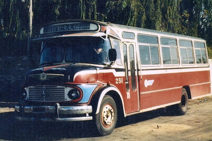 Mercedes-Benz LO 1114 - Splendid - Empresa Línea 216
Línea 633 - Interno 231
La preferencia por la carrocería BiMet era casi total allá por los años 1986 a 1988.
Pero hubo algunos detractores que prefirieron Ala, Splendid, San Juan y Othaviano.
Este es uno de los únicos 3 Splendid que hubo en la 633 (mas el 224 y 243).
 Todos del mismo dueño y quien gentilmente cediò la foto: Familia Dominguez.
Palabras clave: 216; splendid