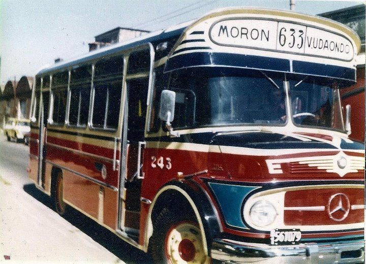 Mercedes-Benz LO 1114 - La Preferida - Línea 216 S.A.T.
B 1561079
Línea 633 - Interno 243
Unidad carrozada por La Preferida en el año 1979. 
Notese que en este caso la cartelera de la linea 633 era "fija".
Palabras clave: 633 243 la preferida 216