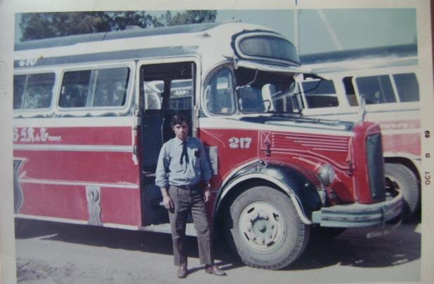 Linea 9 (634) Interno 217
Acà paso otra foto del interno 217 de la Empresa Linea 216, en este caso la imagen es de Octubre de 1969, y aunque no se llega a ver en la cartelera dice Linea 9, que es hoy la 634. Gentilmente cedida por el dueño del coche.
Palabras clave: Empresa Linea 216