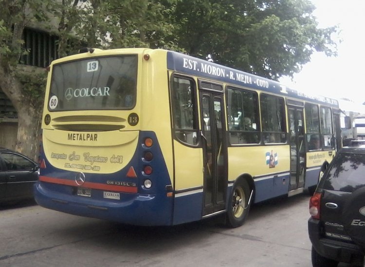 Mercedes-Benz OH 1315 - Metalpar - San Cayetano
 HHL 944
 Linea 1 - Interno 13
Toma de la culata del int.13 de la linea 1, vemos una la caligrafía no habitual, utilizada en el nombre de la carrocera: Metalpar.
Palabras clave: Metalpar