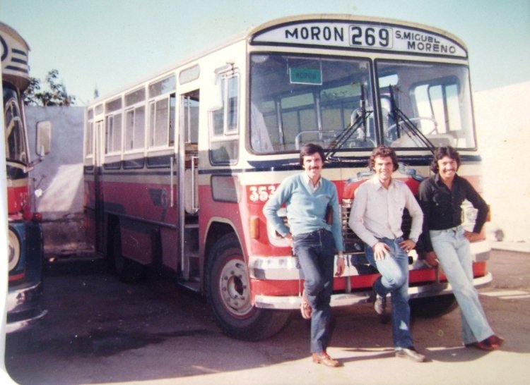 Mercedes-Benz OC 1214 - La Preferida - Empresa Linea 216
Línea 269 - Interno 353
Comienzos de la década del ´80, y estos frontales MB se entremezclaban 
con los clasiquisimos LO 1114. Empresa Linea 216 los adquirió carrozados 
por BiMet, Supercar, Ala y La Preferida. 
Foto cedida por "Pipi int.304"
