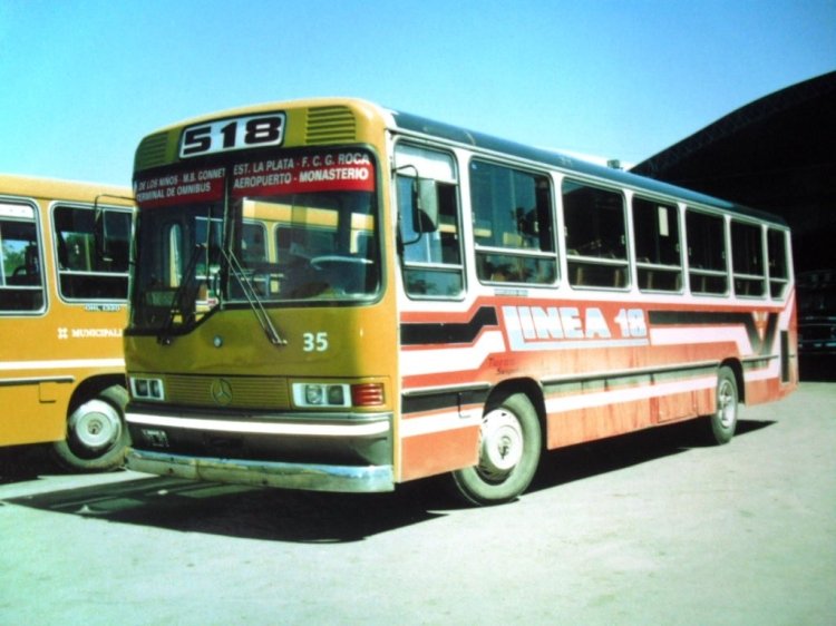 Mercedes-Benz OH 1316 - Ottaviano - Línea 18 S.R.L.
Línea 518 - Interno 35
No estoy seguro de las letras de la patente de este coche: 
¿RKQ - RYQ - RYO? 383. La Plata, Noviembre de 2001.
