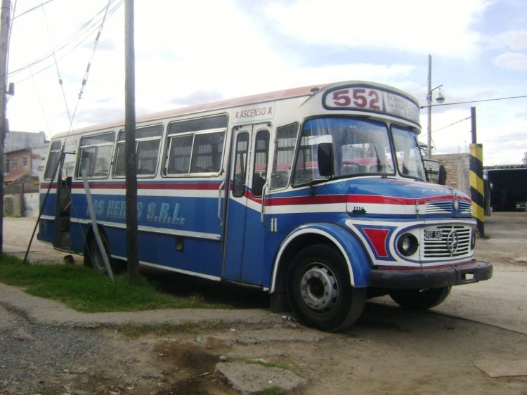 Mercedes-Benz LO 1114 - San Miguel - Las Heras S.R.L.
B 2208547 - VQT 540
Línea 552 - Interno 11
Ex Interno 1 de la misma 552, terminó sus días como coche 11, siendo 
uno de los LO 1114 que mas larga vida tuvo en esta linea, junto al 17. 
Así se presentaba en abril de 2010.

